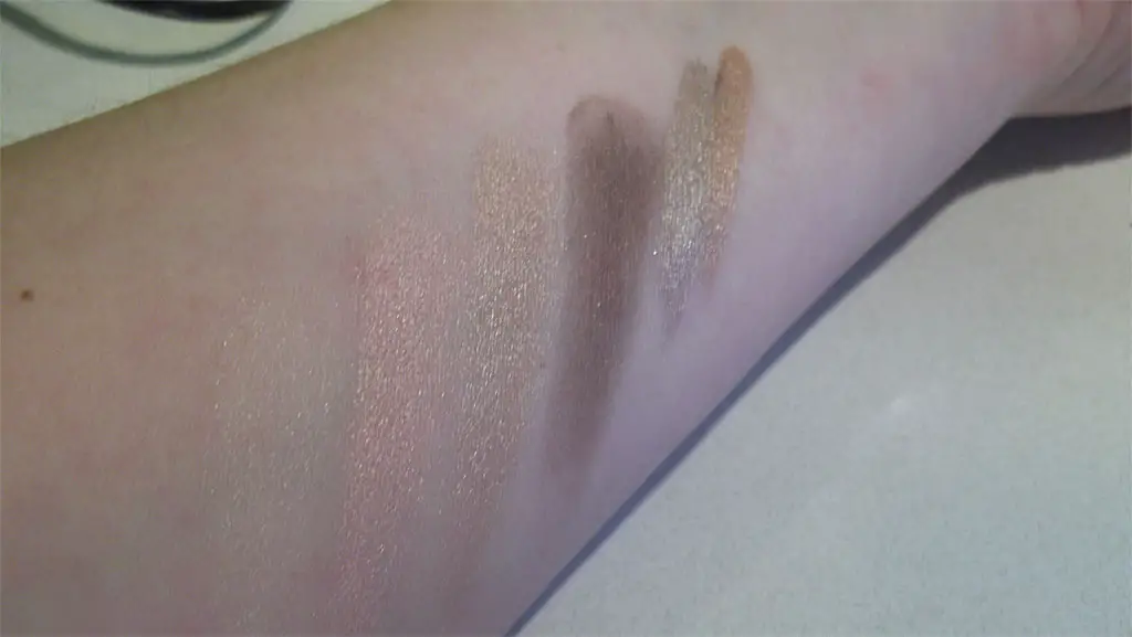 Benefit World Famous Neutrals Swatch