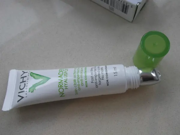 Vichy Normaderm Hyaluspot open