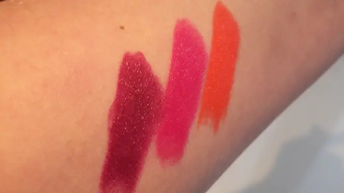 Sleek MakeUP True Colour Lipstick Swatches (artificial light)