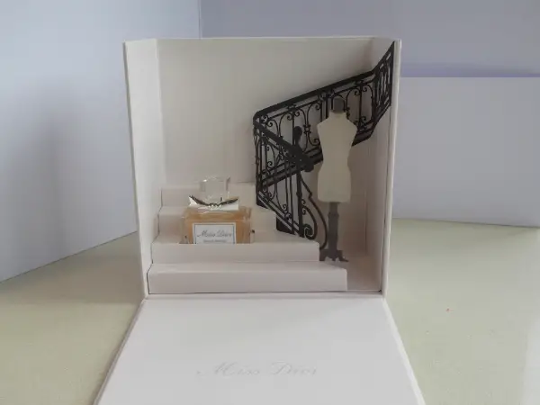 Miss Dior Box open