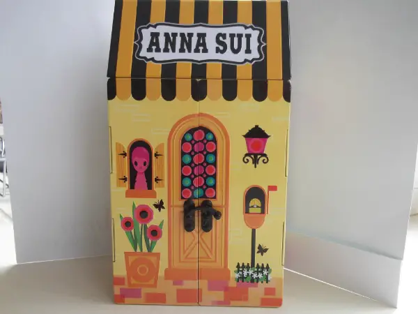 Anna Sui Tin House