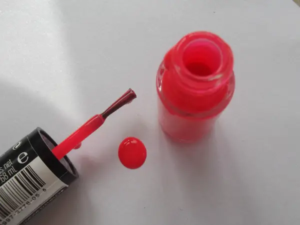 Revlon Neon Nail Art Pen in Pink Glow