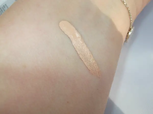 Dior Hydra Life BB Eye Cream Swatch