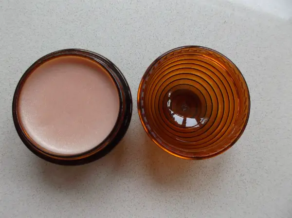 Body Shop Honey Bronze Shimmer Lip Balm 004