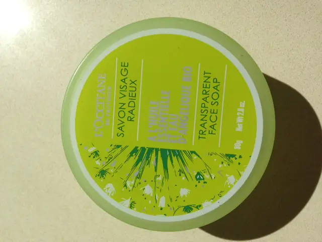 L'Occitane Transparent Face
