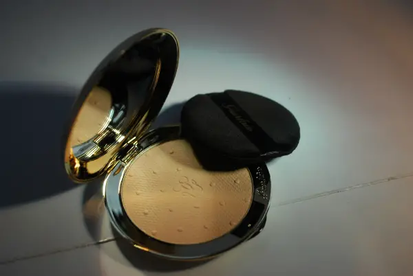 Guerlain Les Violettes Translucent Compact Powder Mattifying Veil