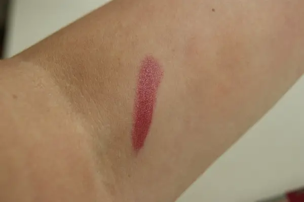 Bourjois Color Boost swatch