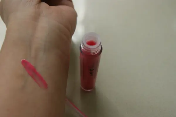 Collection Colour Pro Gloss Swatch It Girl