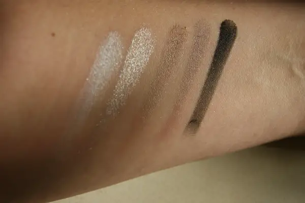 Rimmel London Foggy Grey Swatch