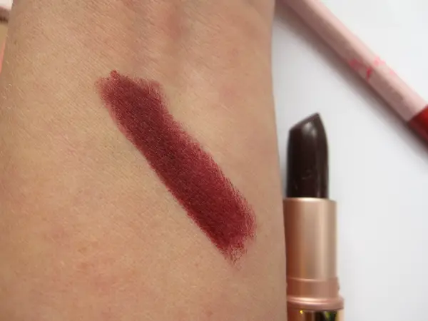 MAC Rihanna Talk That Talk Swatch