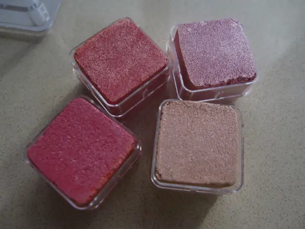 The Body Shop Shimmer Cube