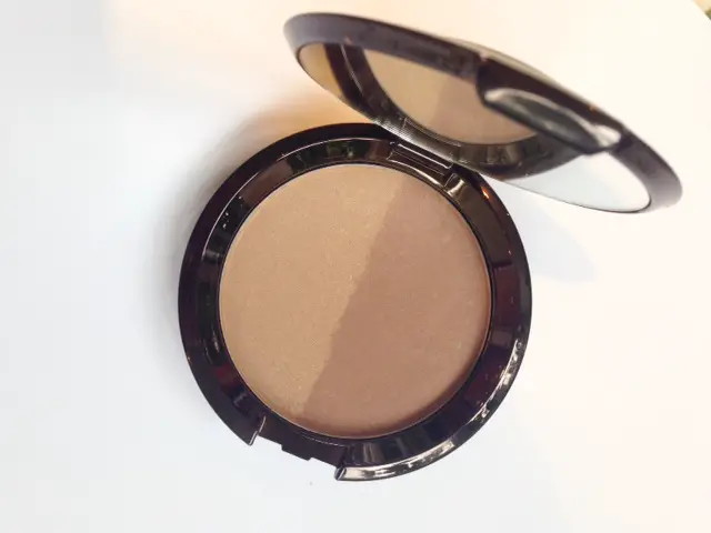 Becca Shadow & Light